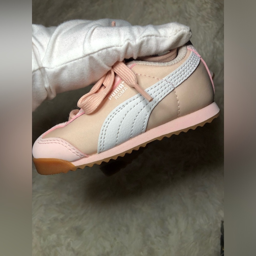 Puma Kids Sneakers - Soft Pink and White size 6 - Picture 16 of 16